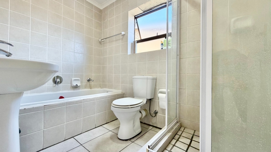 2 Bedroom Property for Sale in Fairview Golf Estate Western Cape